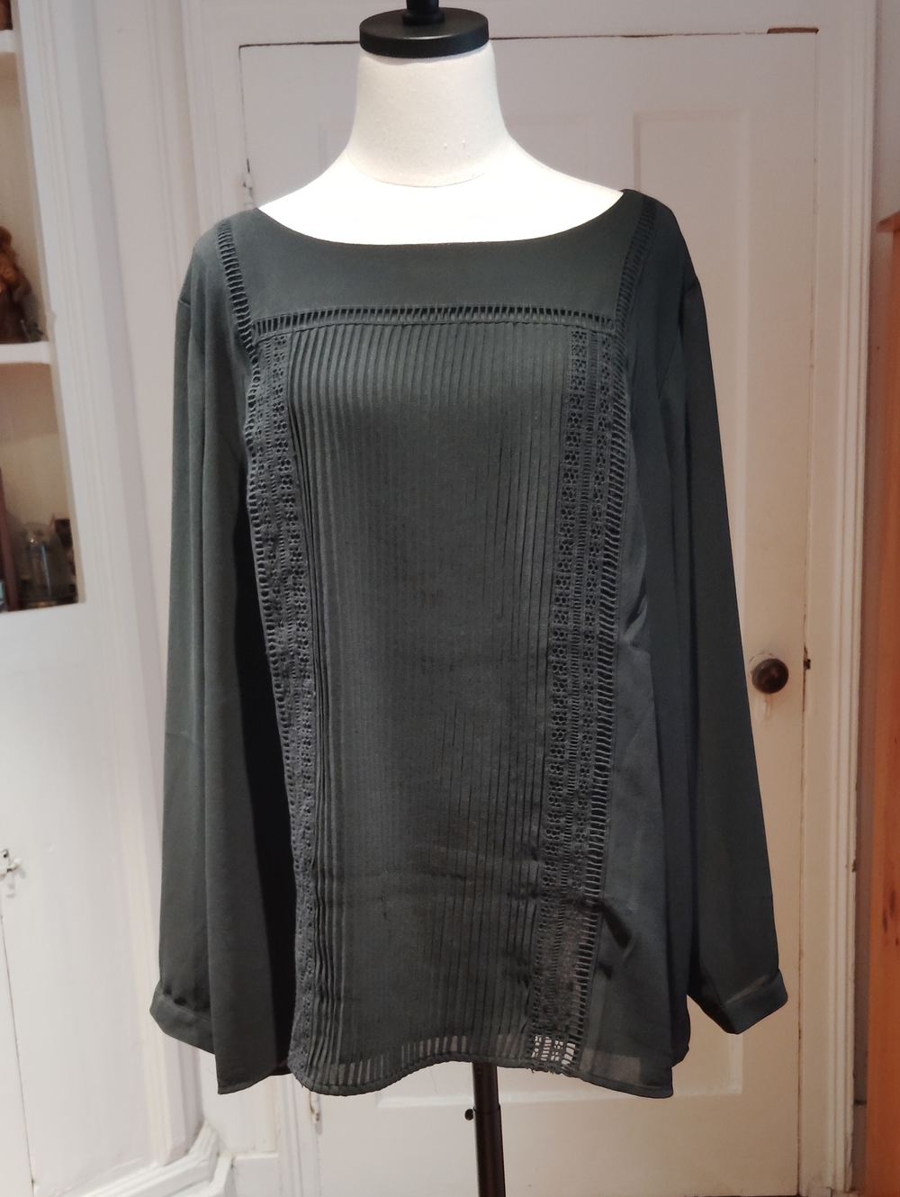 Joan Rivers Long Sleeved Blouse With Pintuck Front Detail NEW